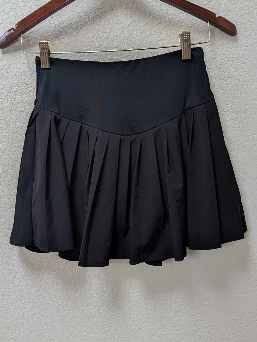 Black Forever 21 Pleated Mini Skirt. Size Small